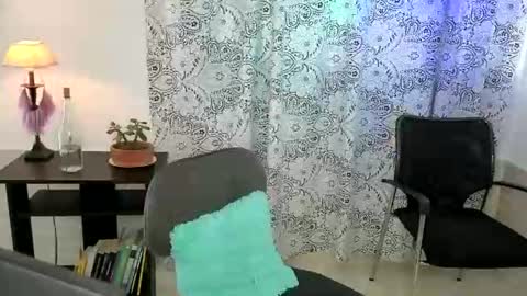 Snapshot of _lunablondie_ chatting on June 20, 2:42 pm _lunablondie_ online show from June 20, 2:42 pm