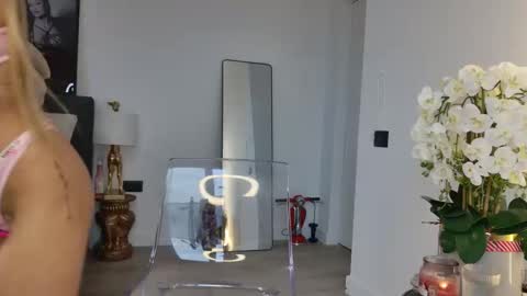 Luxie online show from September 11, 6:35 am