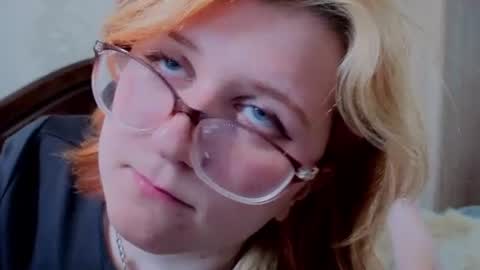 _lynxie_ online show from June 18, 9:14 am