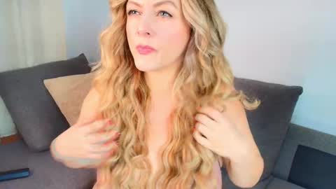 Lady Chanel online show from March 12, 7:53 pm