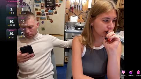 Snapshot of _magic_kis chatting on November 19, 6:24 am _magic_kis online show from November 19, 6:24 am