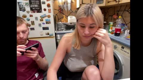 Snapshot of _magic_kis chatting on May 7, 11:59 am _magic_kis online show from May 7, 11:59 am