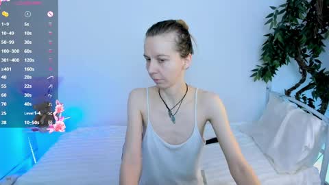 Snapshot of _mari_so chatting on April 23, 2:30 pm Scarlett online show from April 23, 2:30 pm