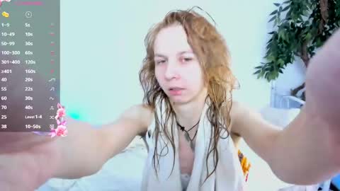 Snapshot of _mari_so chatting on May 4, 8:21 am Scarlett online show from May 4, 8:21 am