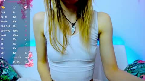Snapshot of _mari_so chatting on May 11, 2:45 pm Scarlett online show from May 11, 2:45 pm