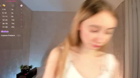  Gwen  online show from November 5, 4:12 am