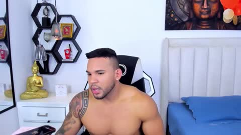 Snapshot of _matthew_santos_ chatting on December 22, 7:33 pm _matthew_santos_ online show from December 22, 7:33 pm