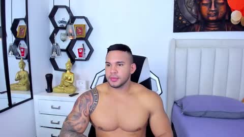 Snapshot of _matthew_santos_ chatting on January 17, 2:49 am _matthew_santos_ online show from January 17, 2:49 am