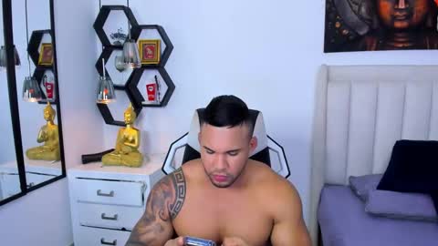 Snapshot of _matthew_santos_ chatting on February 12, 2:39 am _matthew_santos_ online show from February 12, 2:39 am