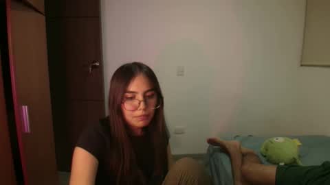 Snapshot of _maxxx1_ chatting on April 28, 12:09 am max and abby online show from April 28, 12:09 am