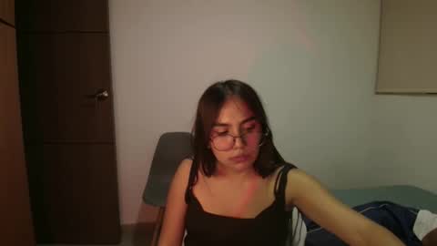Snapshot of _maxxx1_ chatting on April 29, 12:37 am max and abby online show from April 29, 12:37 am
