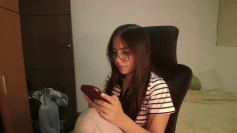 Snapshot of _maxxx1_ chatting on May 18, 4:07 am max and abby online show from May 18, 4:07 am