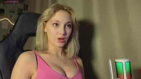 Snapshot of _mayaroberts chatting on June 22, 6:16 pm Im Cassy online show from June 22, 6:16 pm