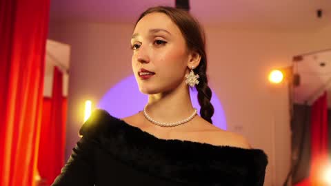 Snapshot of _meganmeow_ chatting on December 1, 9:59 pm  Saturday - start 2030-2130 GMT online show from December 1, 9:59 pm