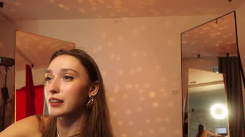 Snapshot of _meganmeow_ chatting on December 6, 6:48 am  Saturday - start 2030-2130 GMT online show from December 6, 6:48 am