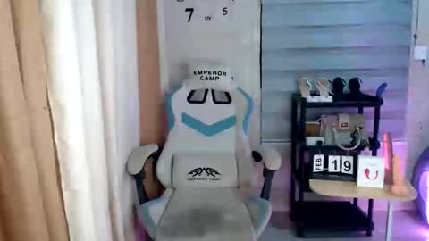 Melly online show from February 19, 1:51 pm