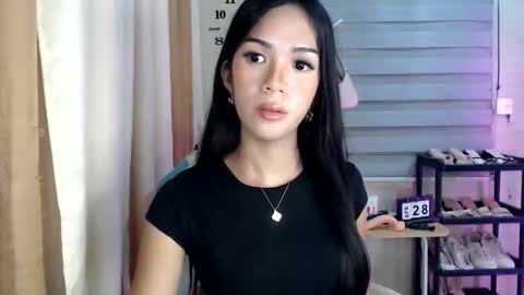 Melly online show from April 28, 12:43 pm