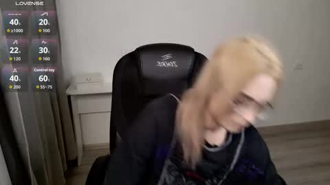 _meow_neko_ online show from February 19, 4:25 pm