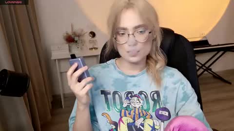 Snapshot of _meow_neko_ chatting on April 30, 12:39 am _meow_neko_ online show from April 30, 12:39 am
