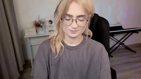 Snapshot of _meow_neko_ chatting on May 1, 1:10 am _meow_neko_ online show from May 1, 1:10 am