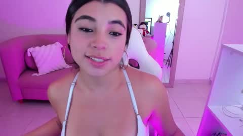 Snapshot of _mia_blue_18_ chatting on December 16, 6:46 pm MIa blue 18 online show from December 16, 6:46 pm