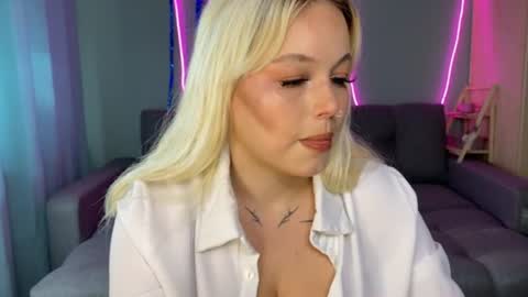 Snapshot of _mia_mason_ chatting on June 28, 12:16 am Mia Mason online show from June 28, 12:16 am