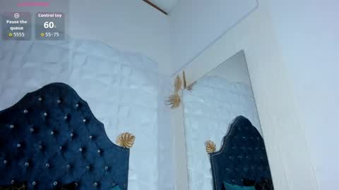 _mia_milf_ online show from April 23, 7:52 am