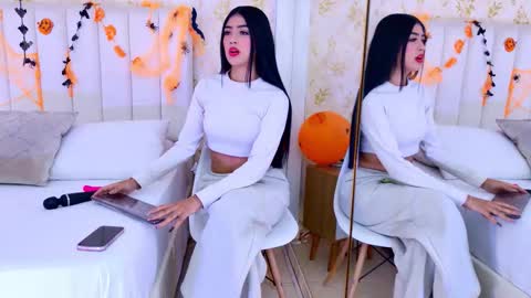Snapshot of _miaa_monroe chatting on October 27, 7:51 pm Mia Monroe online show from October 27, 7:51 pm