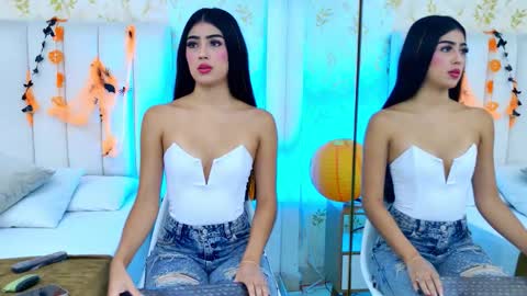 Snapshot of _miaa_monroe chatting on October 28, 7:49 pm Mia Monroe online show from October 28, 7:49 pm