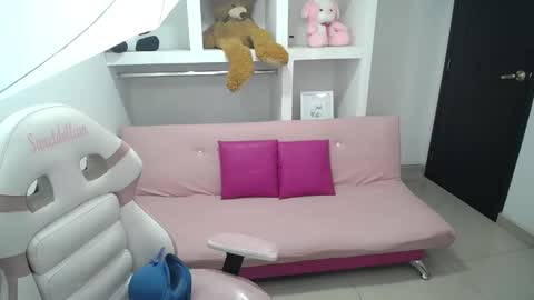  Mia  online show from January 18, 2:44 pm