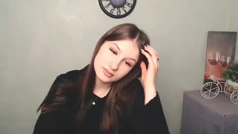 Mia online show from March 9, 2:21 pm