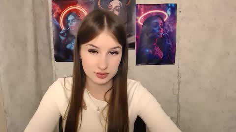 Mia online show from September 18, 1:24 pm