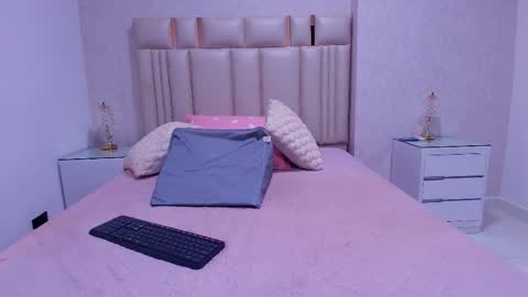 Mia  online show from February 25, 11:53 am