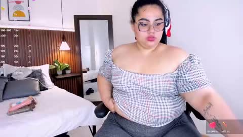Snapshot of _michel_bbw chatting on February 9, 2:17 am michel online show from February 9, 2:17 am