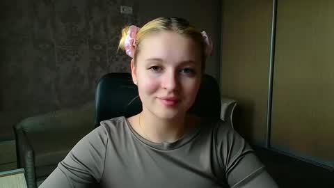 Melanie online show from May 11, 4:04 pm