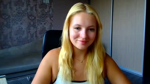 Melanie online show from August 4, 8:39 am