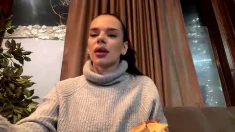 AstrideVonTeese online show from December 19, 4:02 pm