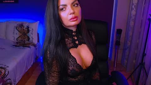 Snapshot of _milani_ chatting on February 6, 10:53 pm Milani online show from February 6, 10:53 pm