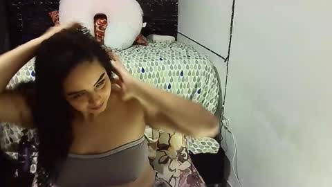 Snapshot of _milf_naughty chatting on October 28, 2:15 am _milf_naughty online show from October 28, 2:15 am