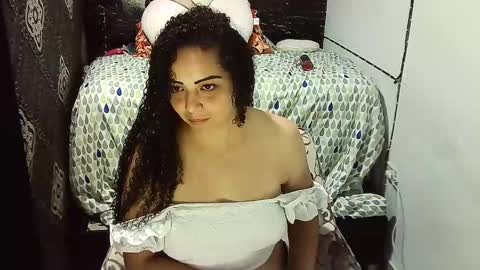 Snapshot of _milf_naughty chatting on November 4, 2:43 am _milf_naughty online show from November 4, 2:43 am