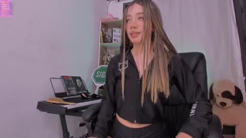 Snapshot of _miranda_hobbess chatting on January 16, 1:58 am Camila independent model online show from January 16, 1:58 am