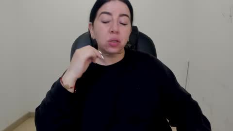 _miss_coco_ online show from November 12, 1:11 pm