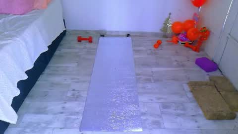 karoline uwu online show from October 4, 8:18 pm