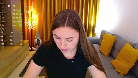 Mia online show from December 3, 12:59 pm