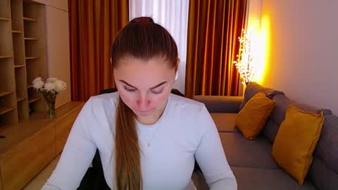 Mia online show from October 10, 9:52 am