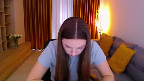 Mia online show from March 12, 10:10 am