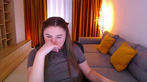 Mia online show from April 23, 12:29 pm