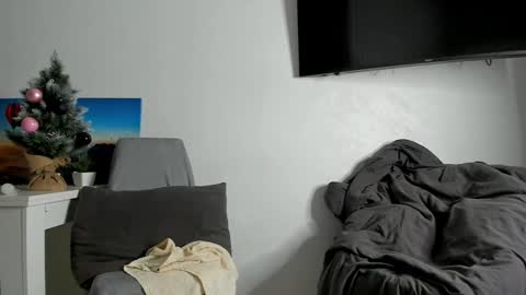 Snapshot of _mito_69 chatting on December 19, 7:18 am alienmito online show from December 19, 7:18 am