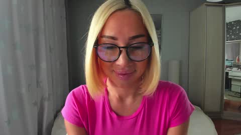 Snapshot of _mito_69 chatting on November 4, 12:21 am alienmito online show from November 4, 12:21 am