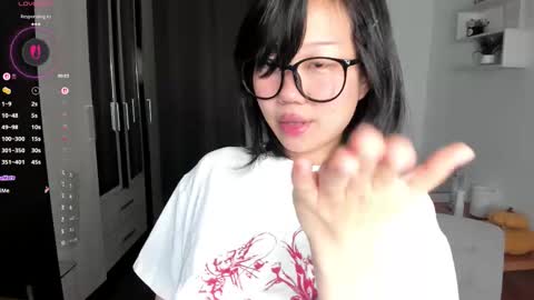 Snapshot of _molly_molly_molly_ chatting on December 4, 1:09 pm _molly_molly_molly_ online show from December 4, 1:09 pm